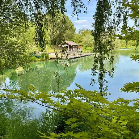Les Temps Des Sources Bed & Breakfast